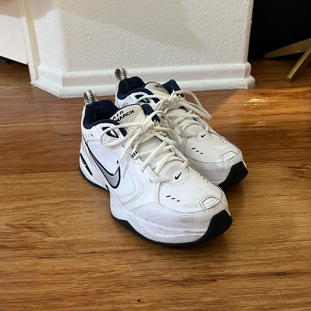 Nike Monarch